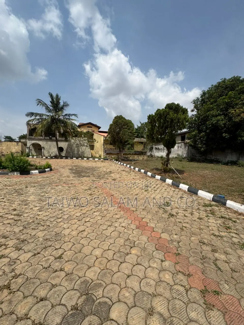 7bdrm Duplex in Onireke Gra, Jericho for sale in Jericho