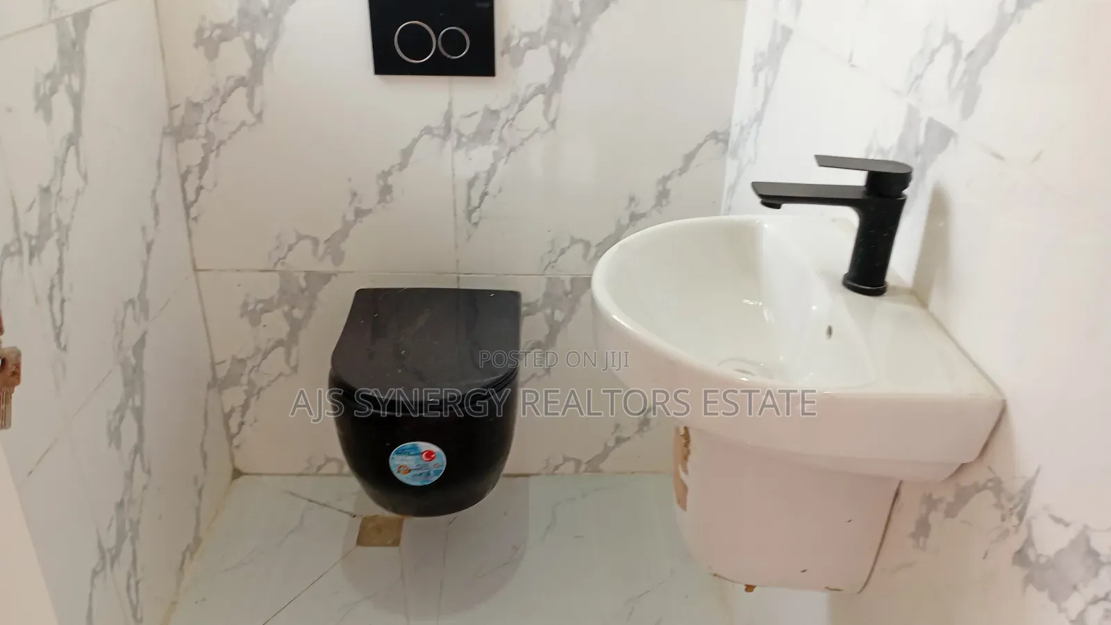 5bdrm Duplex in Ikota for sale in Ikota
