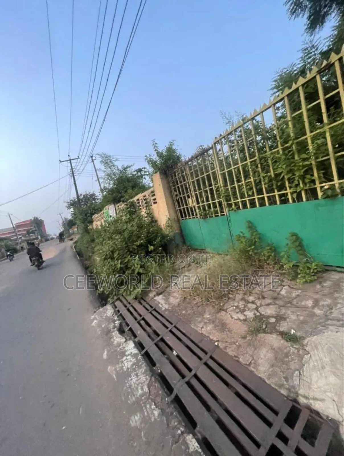 1300 SQM Fence and Gated Empty Land at Mokola Sango Ibadan in Dugbe (Onireke)