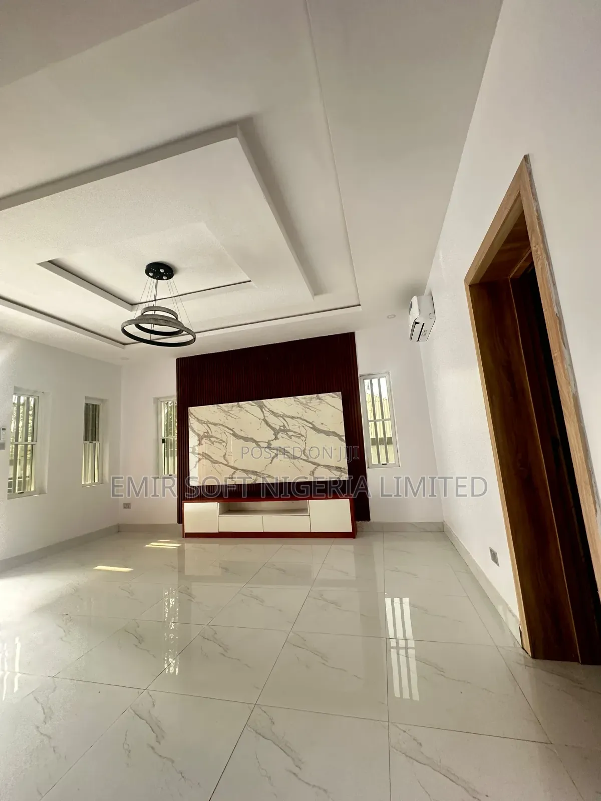 4bdrm Duplex in Jericho for sale in Jericho
