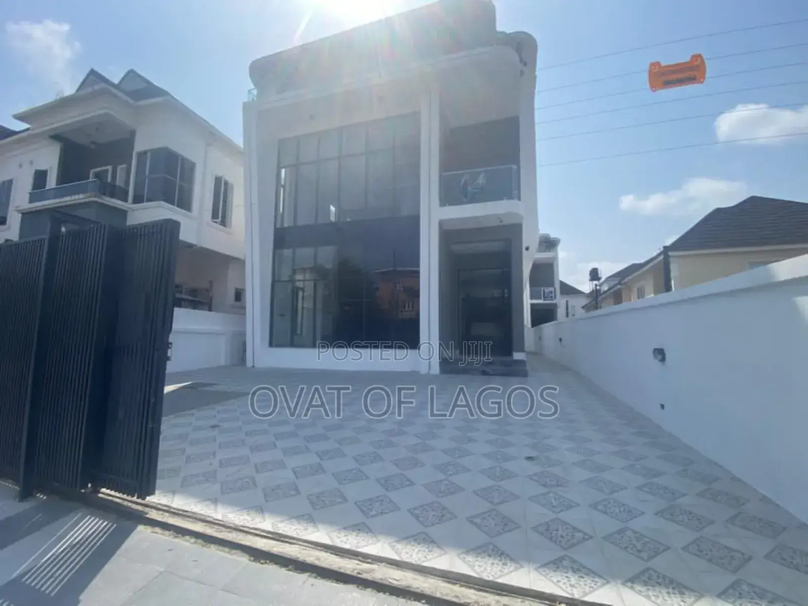 5bdrm Duplex in Chevron for sale in Chevron