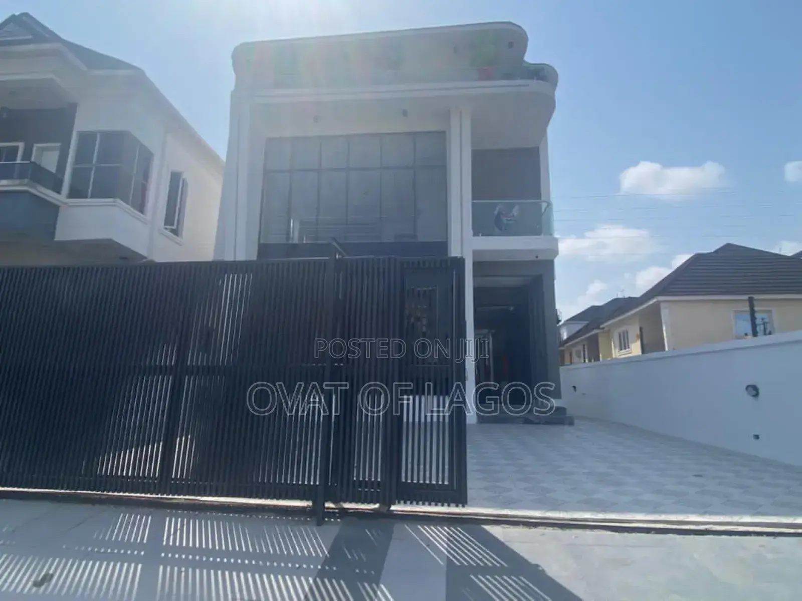 5bdrm Duplex in Chevron for sale in Chevron