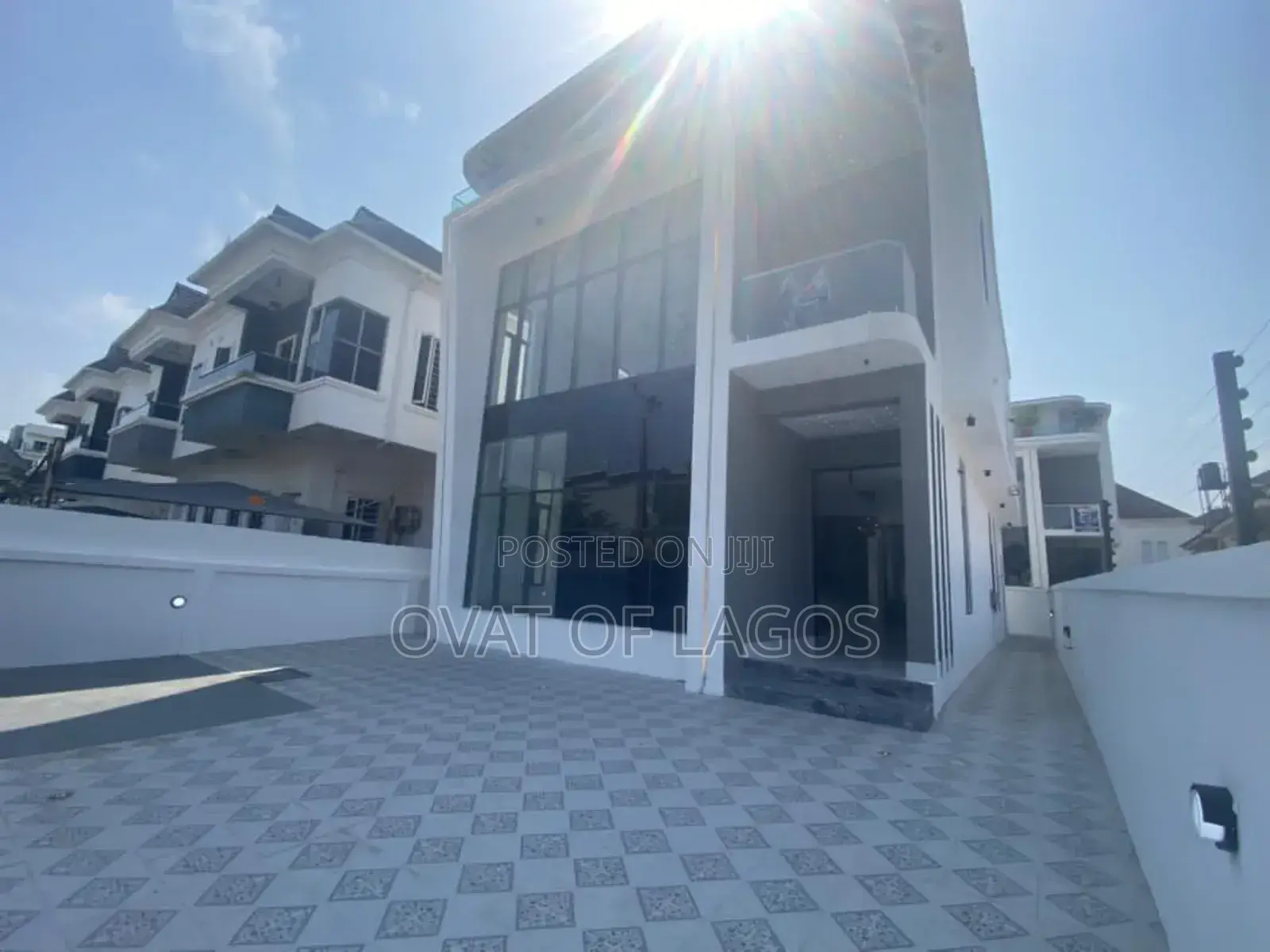 5bdrm Duplex in Chevron for sale in Chevron