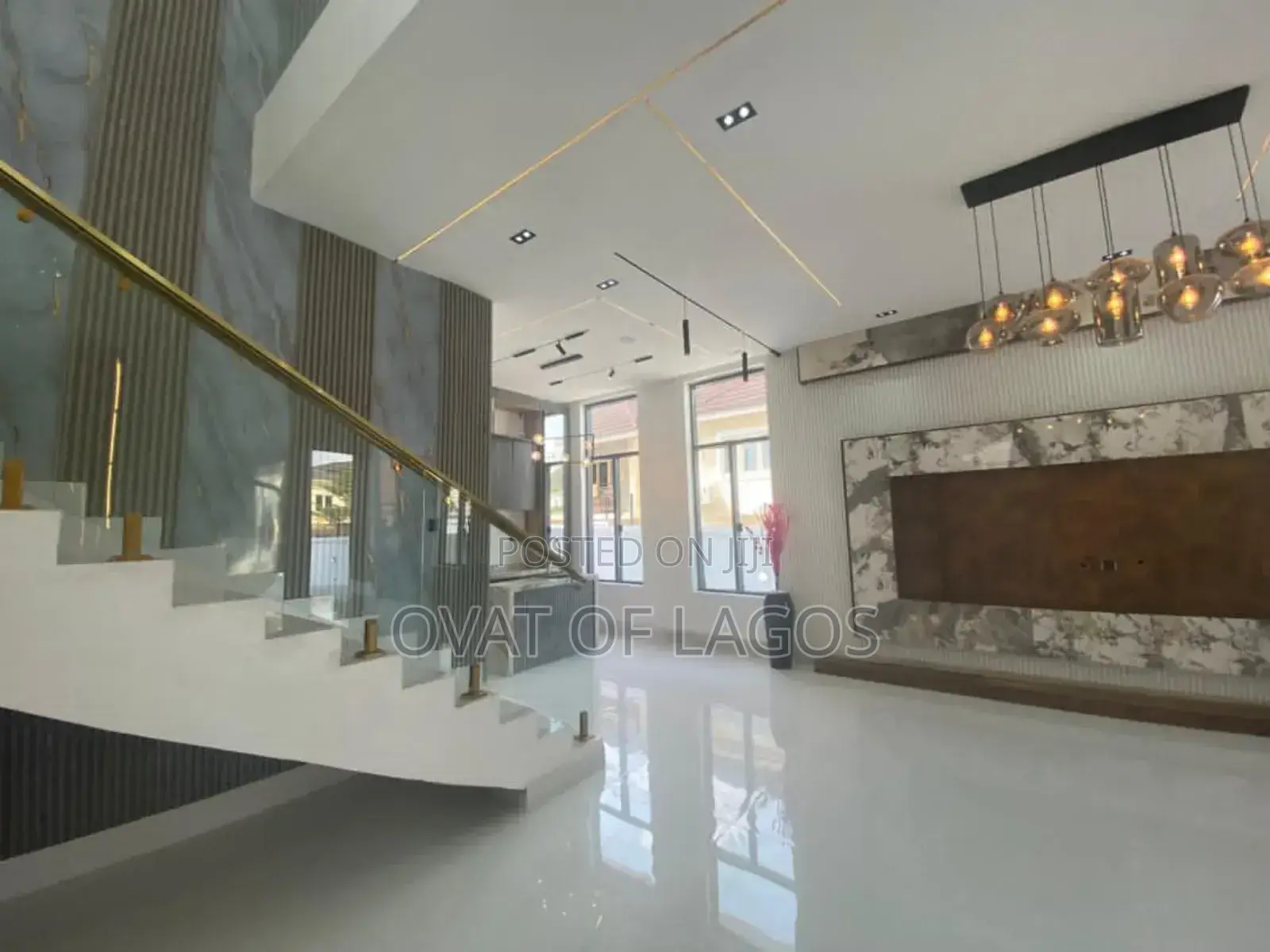 5bdrm Duplex in Chevron for sale in Chevron