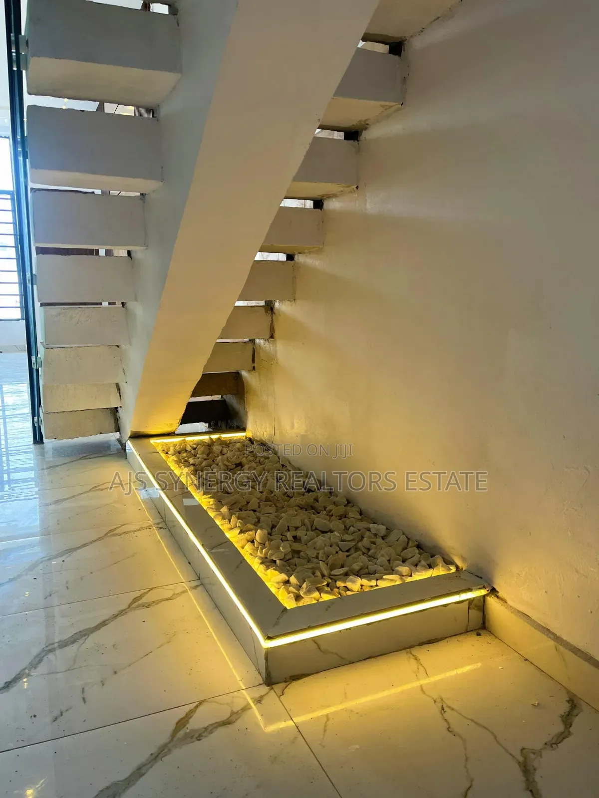 4bdrm Duplex in Ikota for sale in Ikota