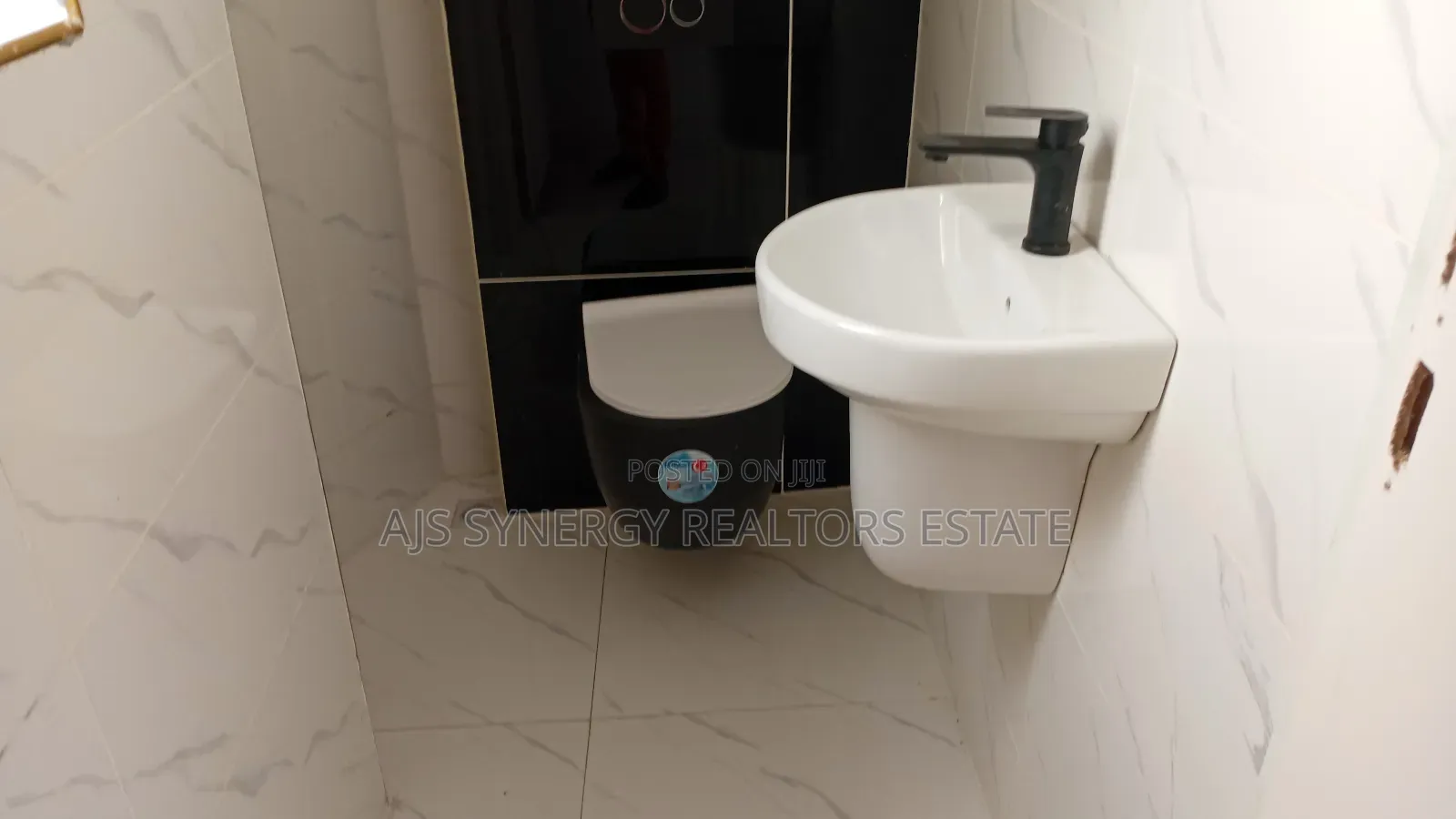 4bdrm Duplex in Ikota for sale in Ikota