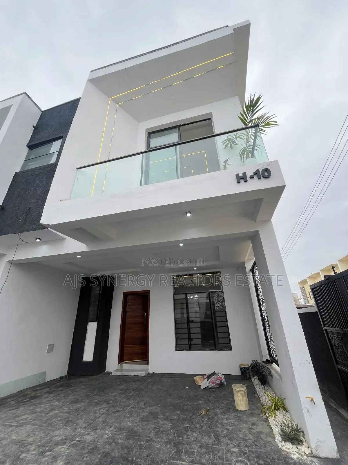 4bdrm Duplex in Ikota for sale in Ikota
