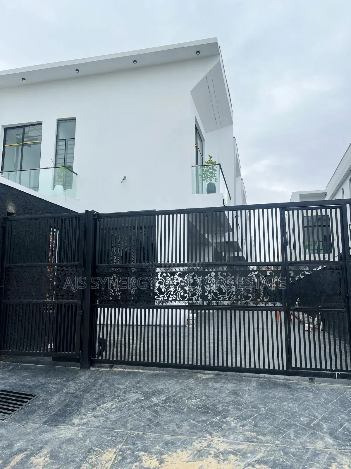 4bdrm Duplex in Ikota for sale in Ikota