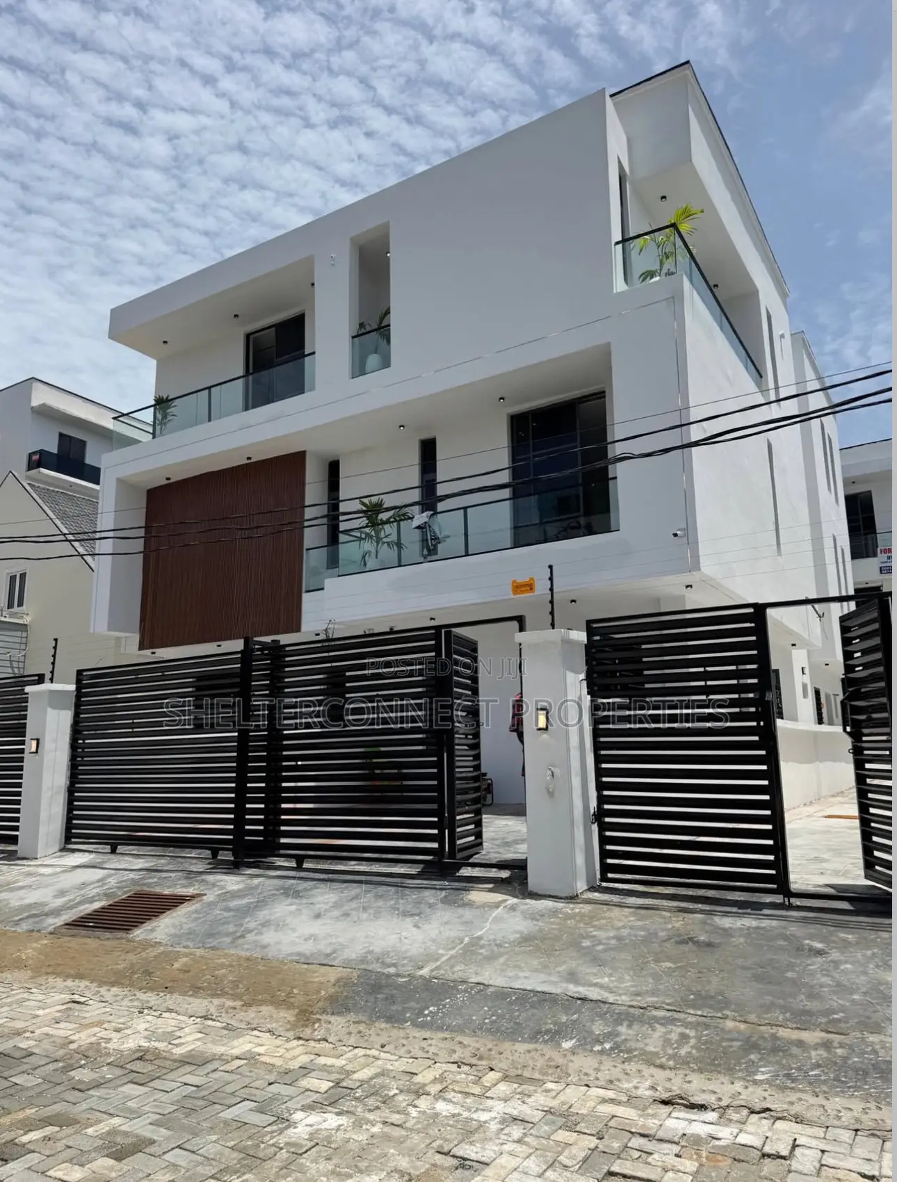 4bdrm Duplex in Ikate for sale in Ikate