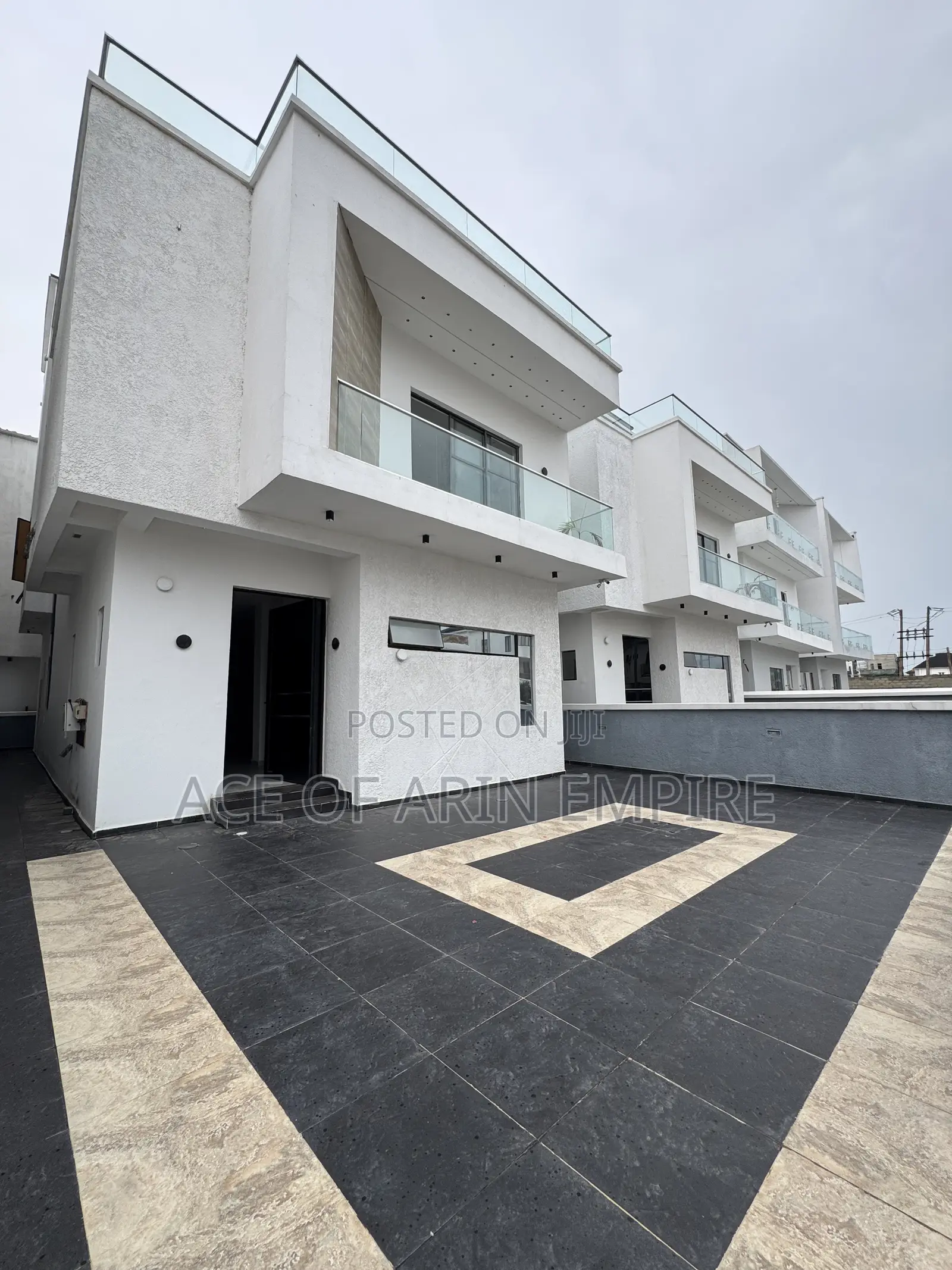 5bdrm Duplex in Osapa London for sale in Osapa london