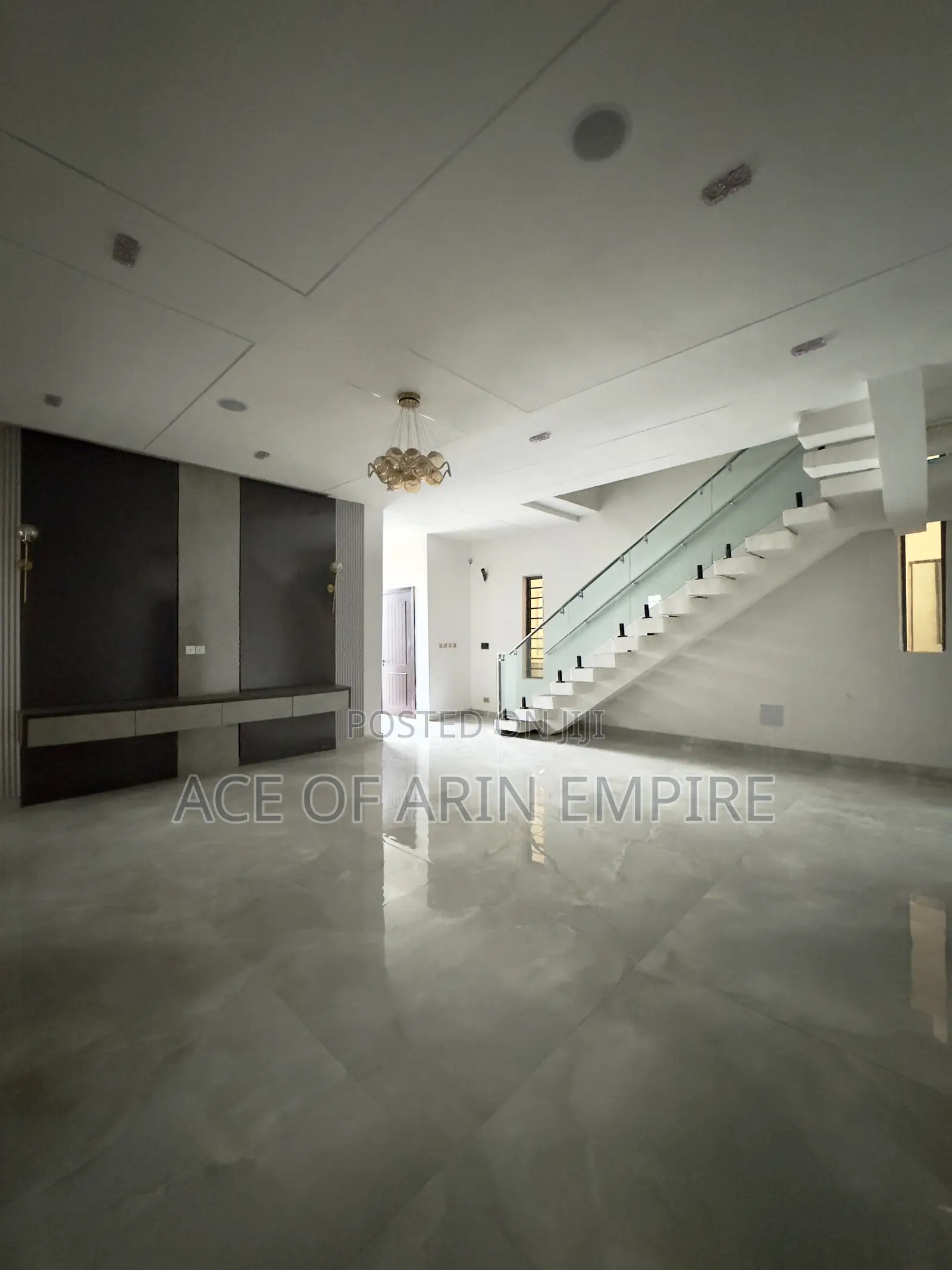 5bdrm Duplex in Osapa London for sale in Osapa london