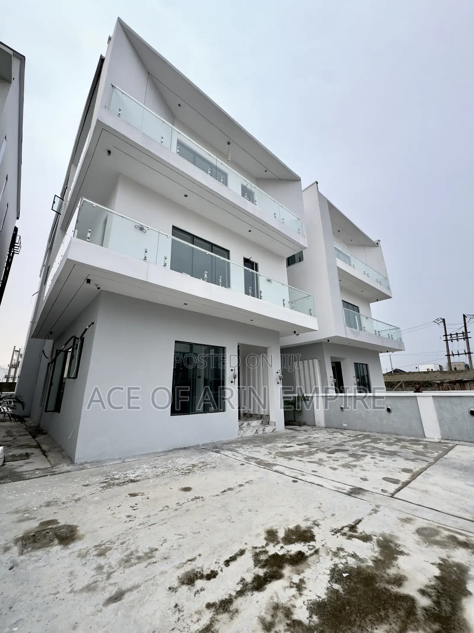 5bdrm Duplex in Osapa London for sale in Osapa london