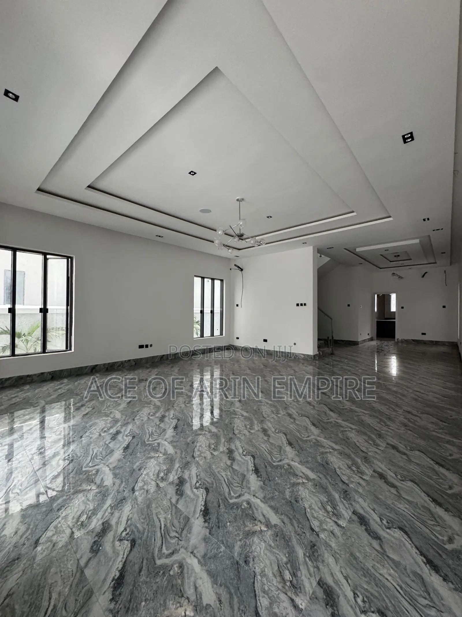 5bdrm Duplex in Osapa London for sale in Osapa london