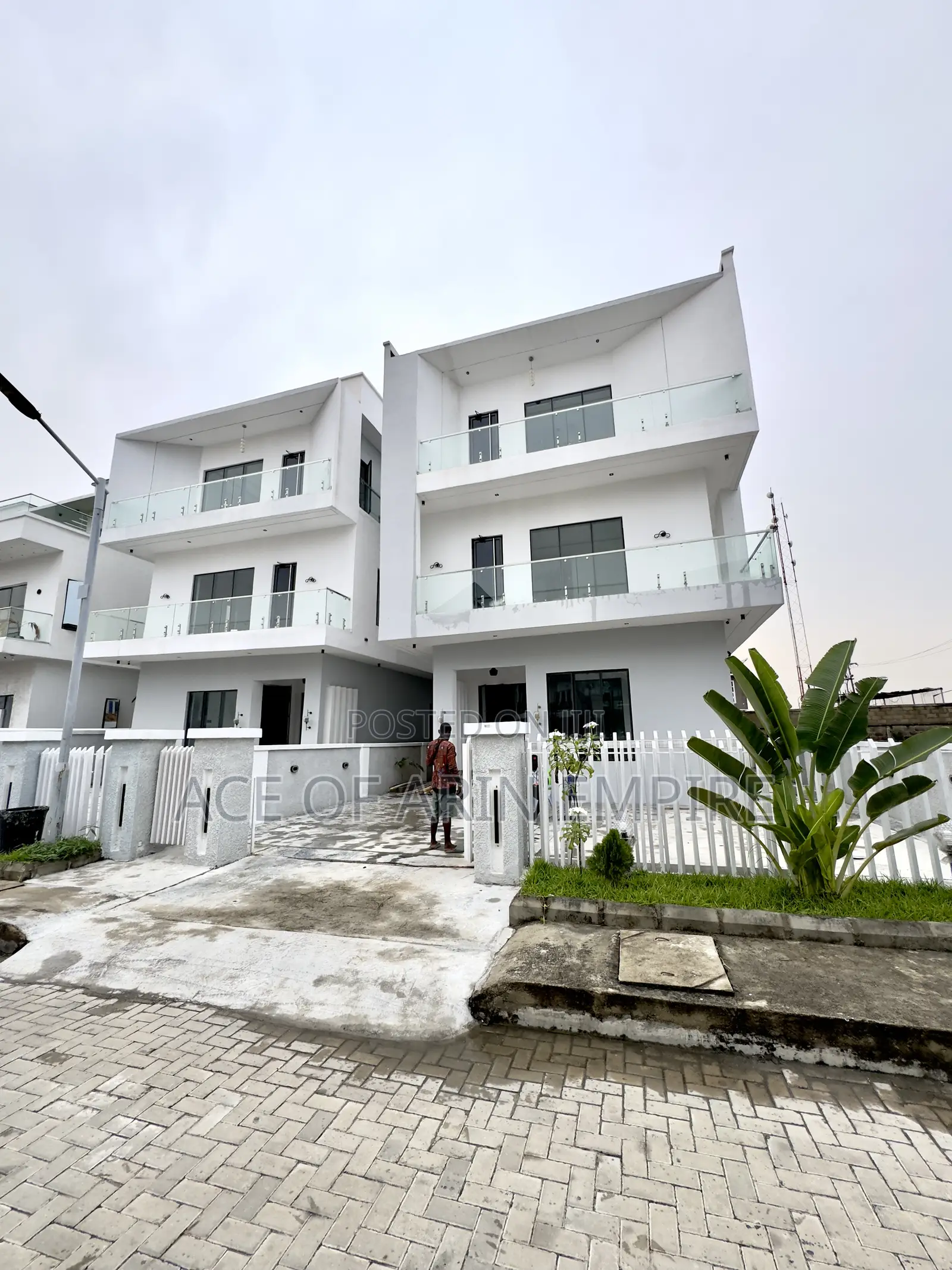 5bdrm Duplex in Osapa London for sale in Osapa london
