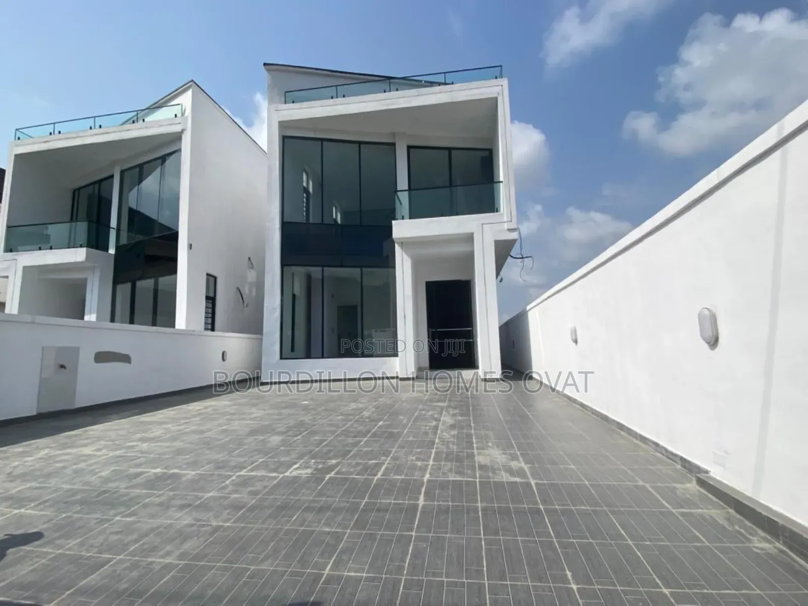 5bdrm Duplex in Chevron Toll Gate for sale in Chevron