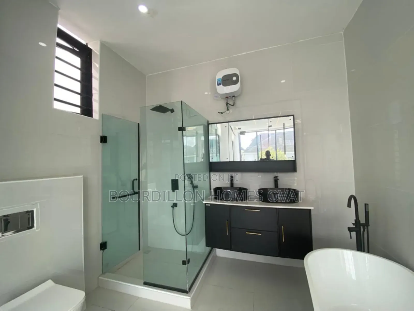 5bdrm Duplex in Chevron Toll Gate for sale in Chevron