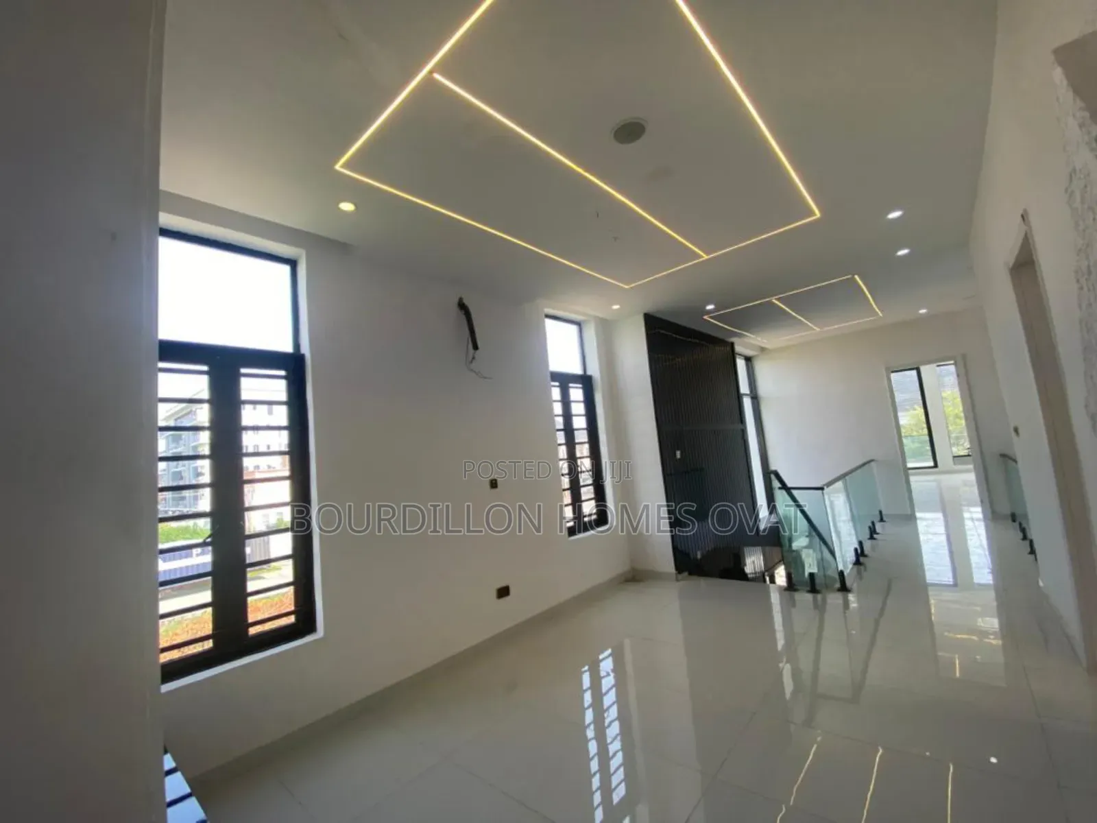 5bdrm Duplex in Chevron Toll Gate for sale in Chevron