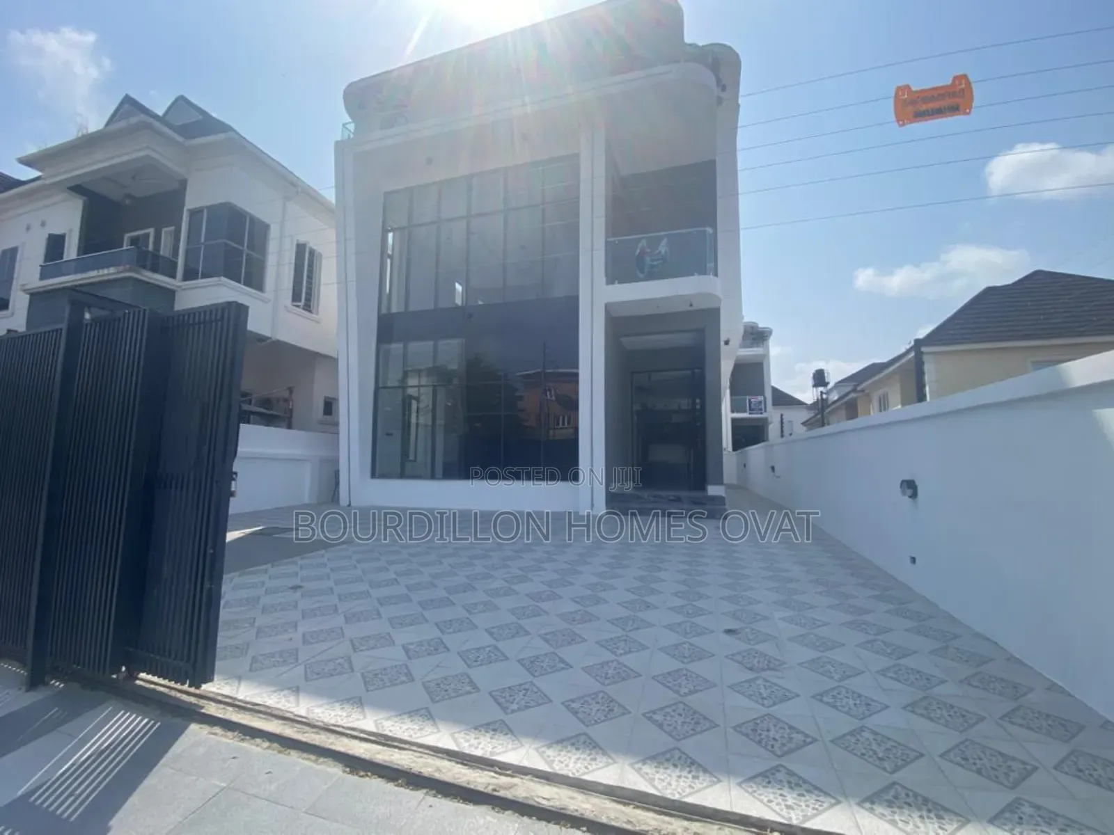 5bdrm Duplex in Chevron Toll Gate for sale in Chevron