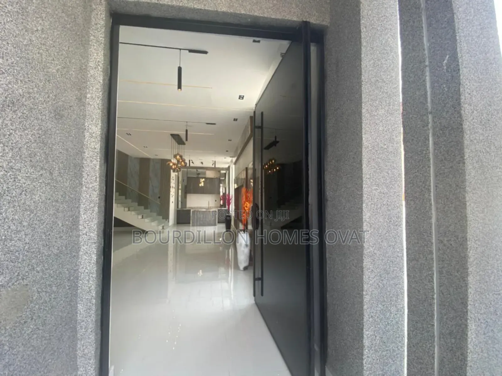 5bdrm Duplex in Chevron Toll Gate for sale in Chevron