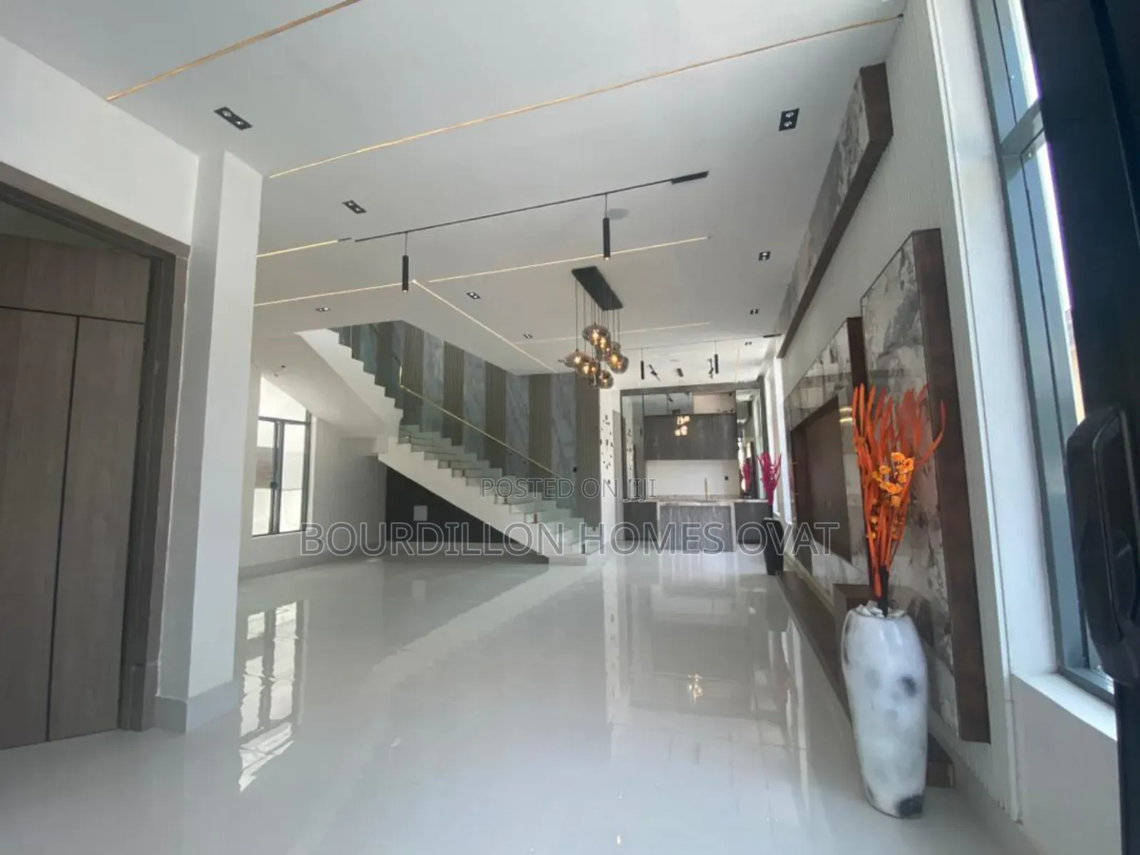 5bdrm Duplex in Chevron Toll Gate for sale in Chevron