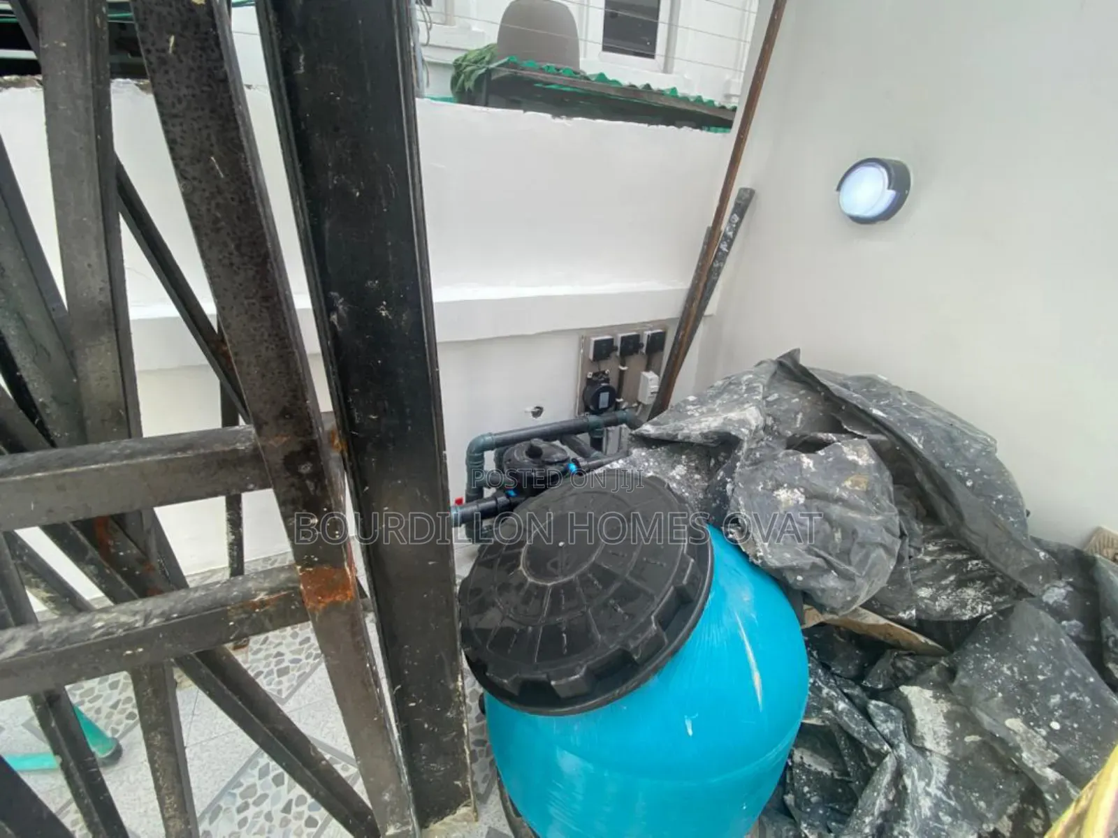 5bdrm Duplex in Chevron Toll Gate for sale in Chevron
