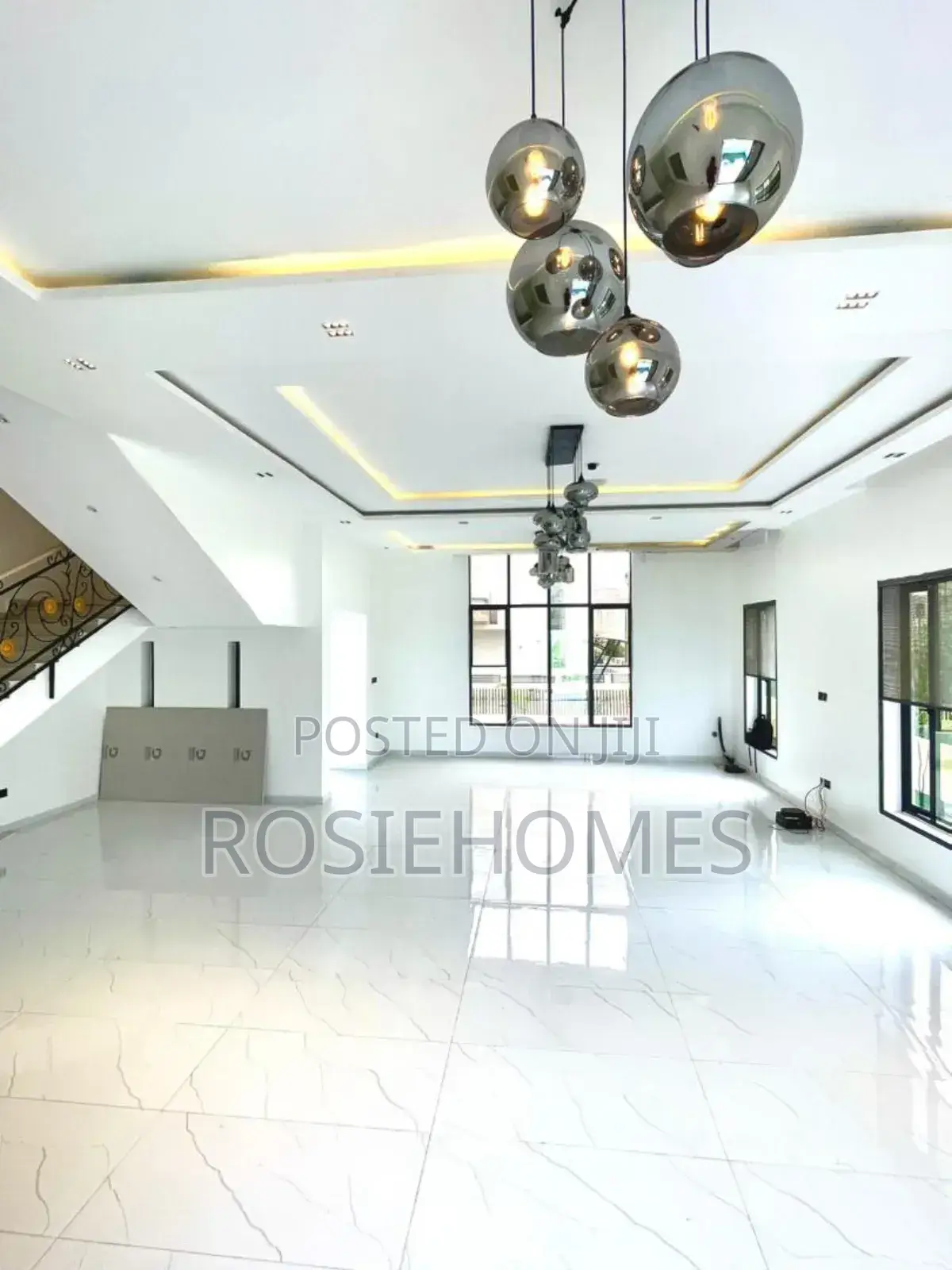6bdrm Duplex in *Northern Forshore for sale in Chevron
