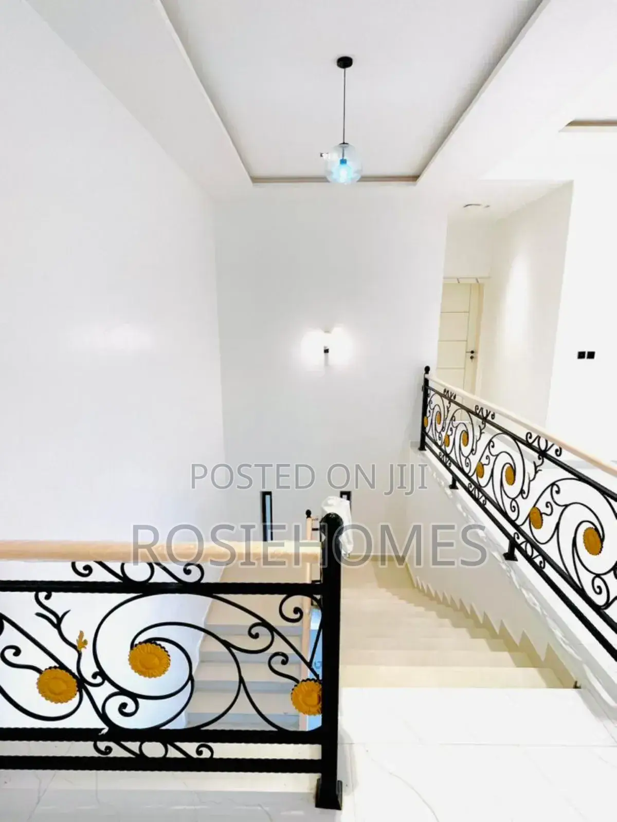 6bdrm Duplex in *Northern Forshore for sale in Chevron