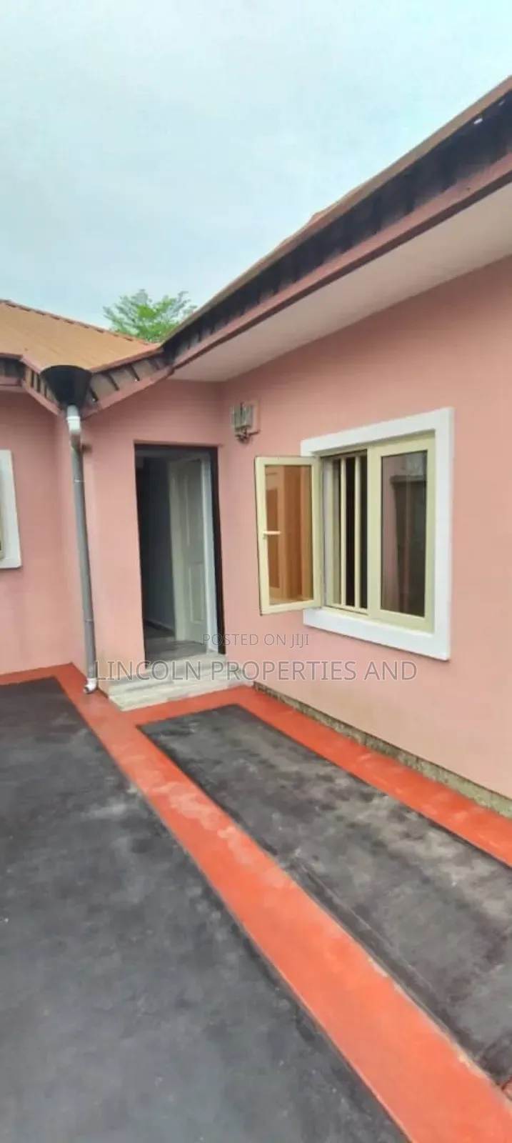 5bdrm Bungalow in Federal Housing, Uyo for sale in Uyo