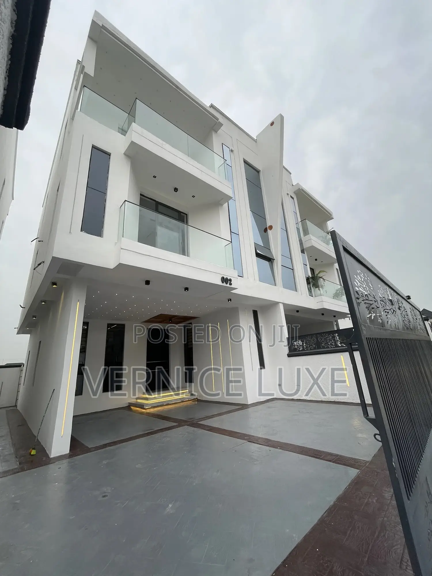 4bdrm Duplex in Idado for sale in Idado
