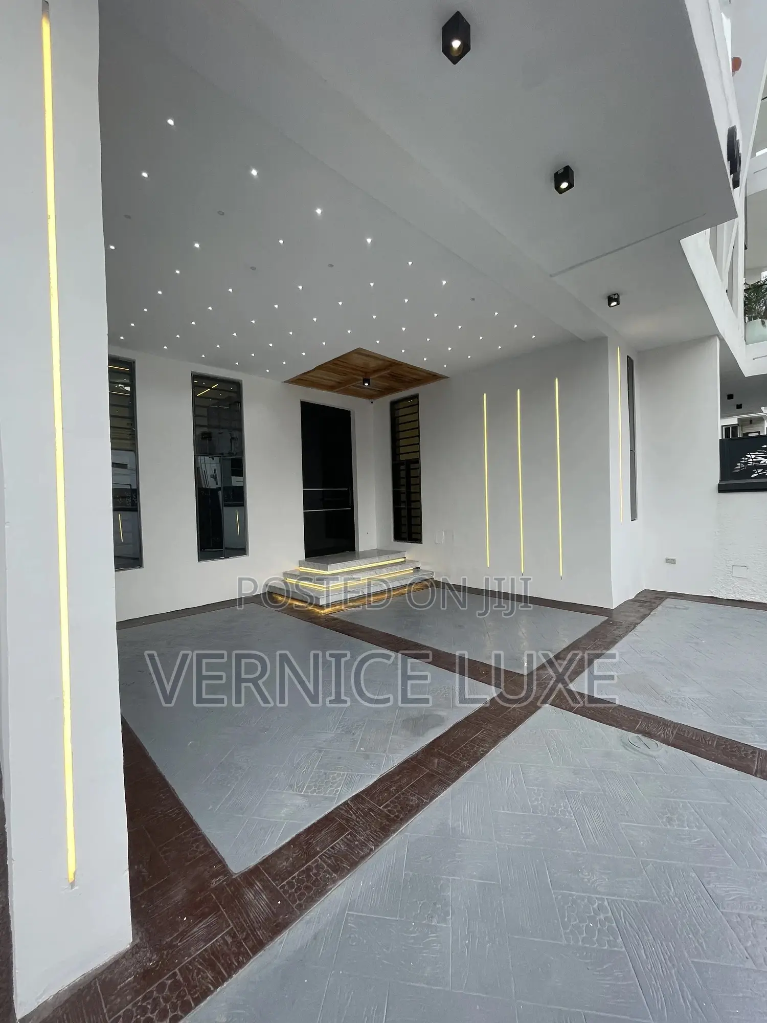 4bdrm Duplex in Idado for sale in Idado