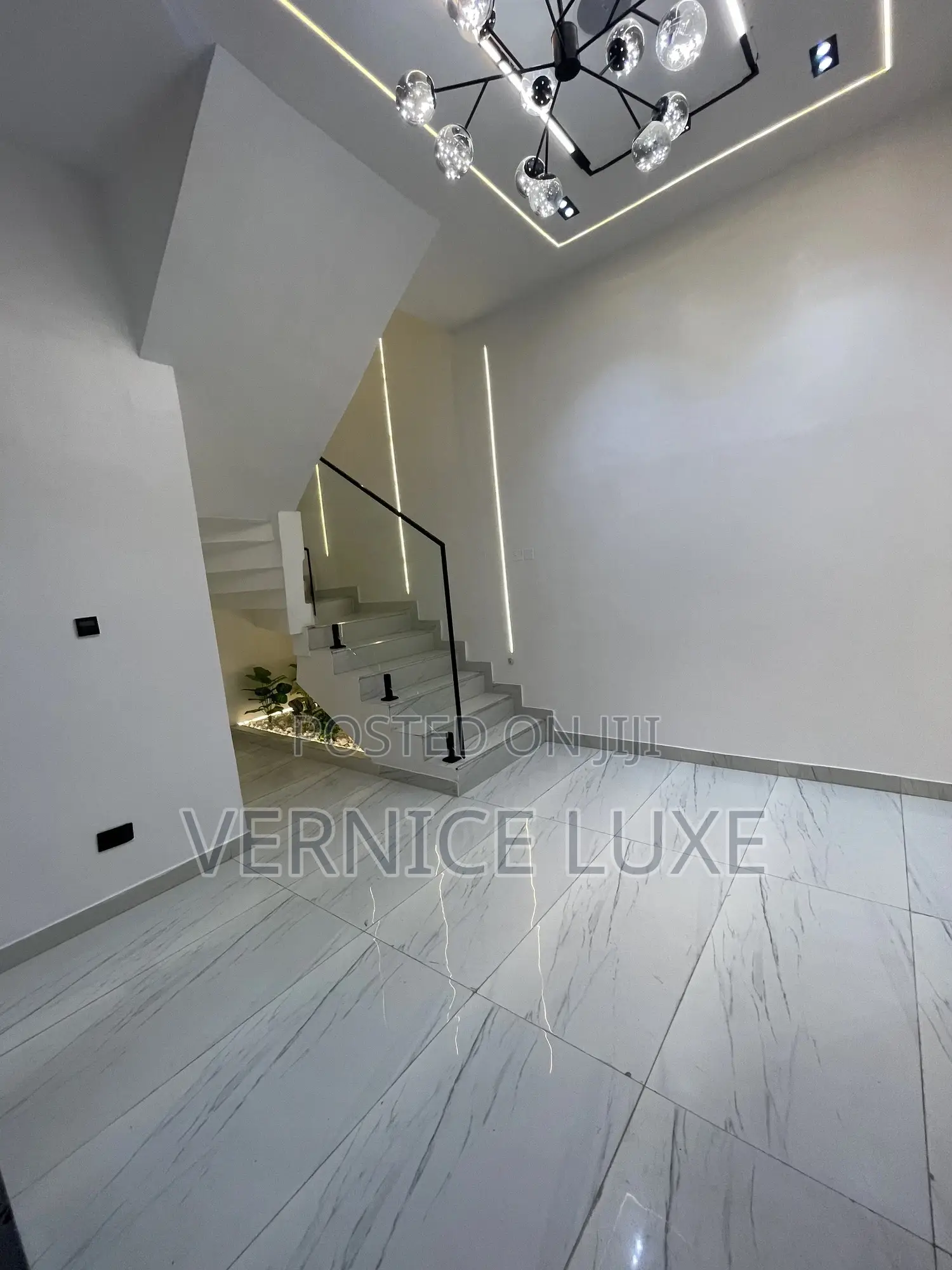 4bdrm Duplex in Idado for sale in Idado