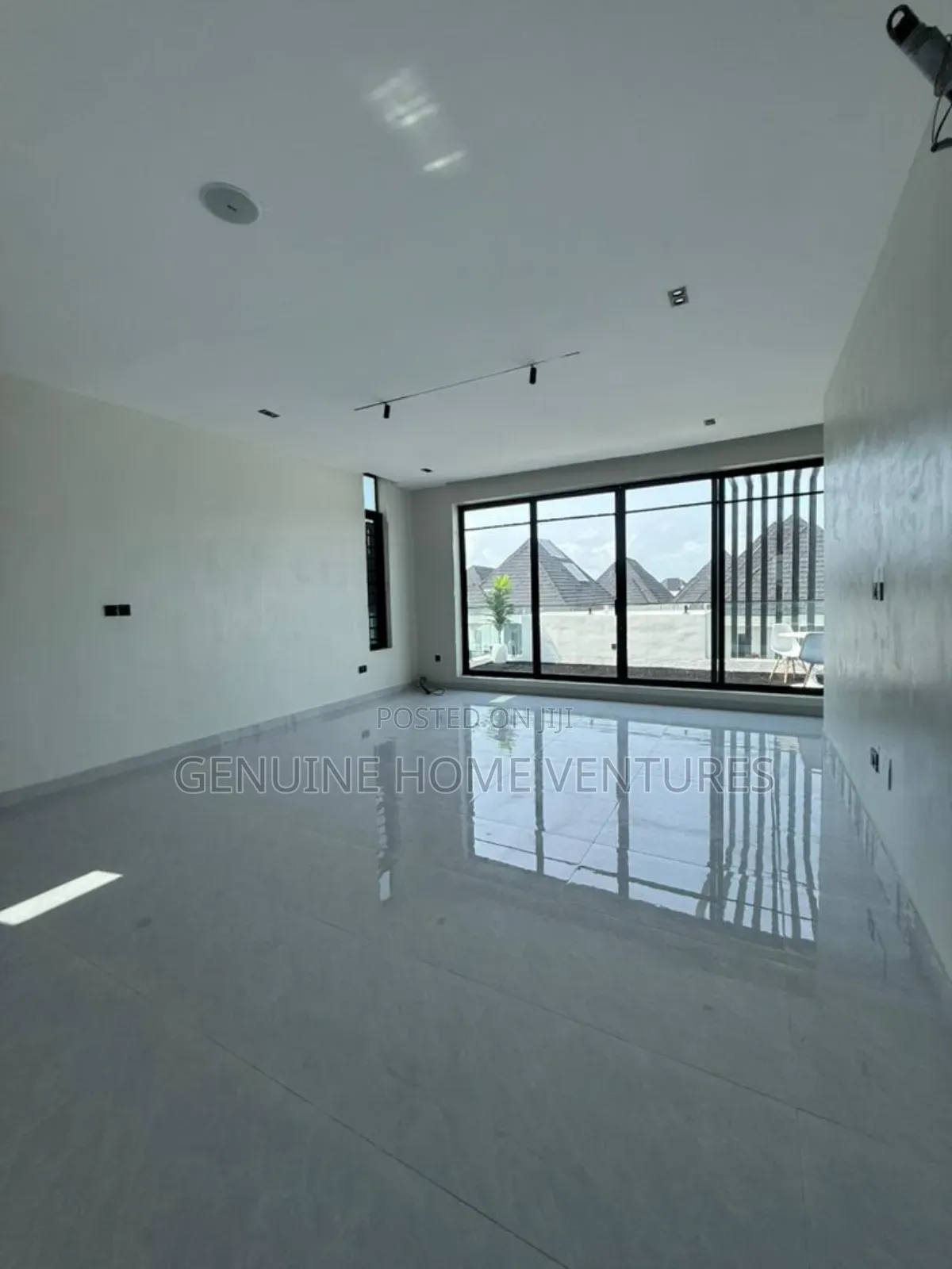 5bdrm Duplex in Orchid Via Chevron for sale in Chevron