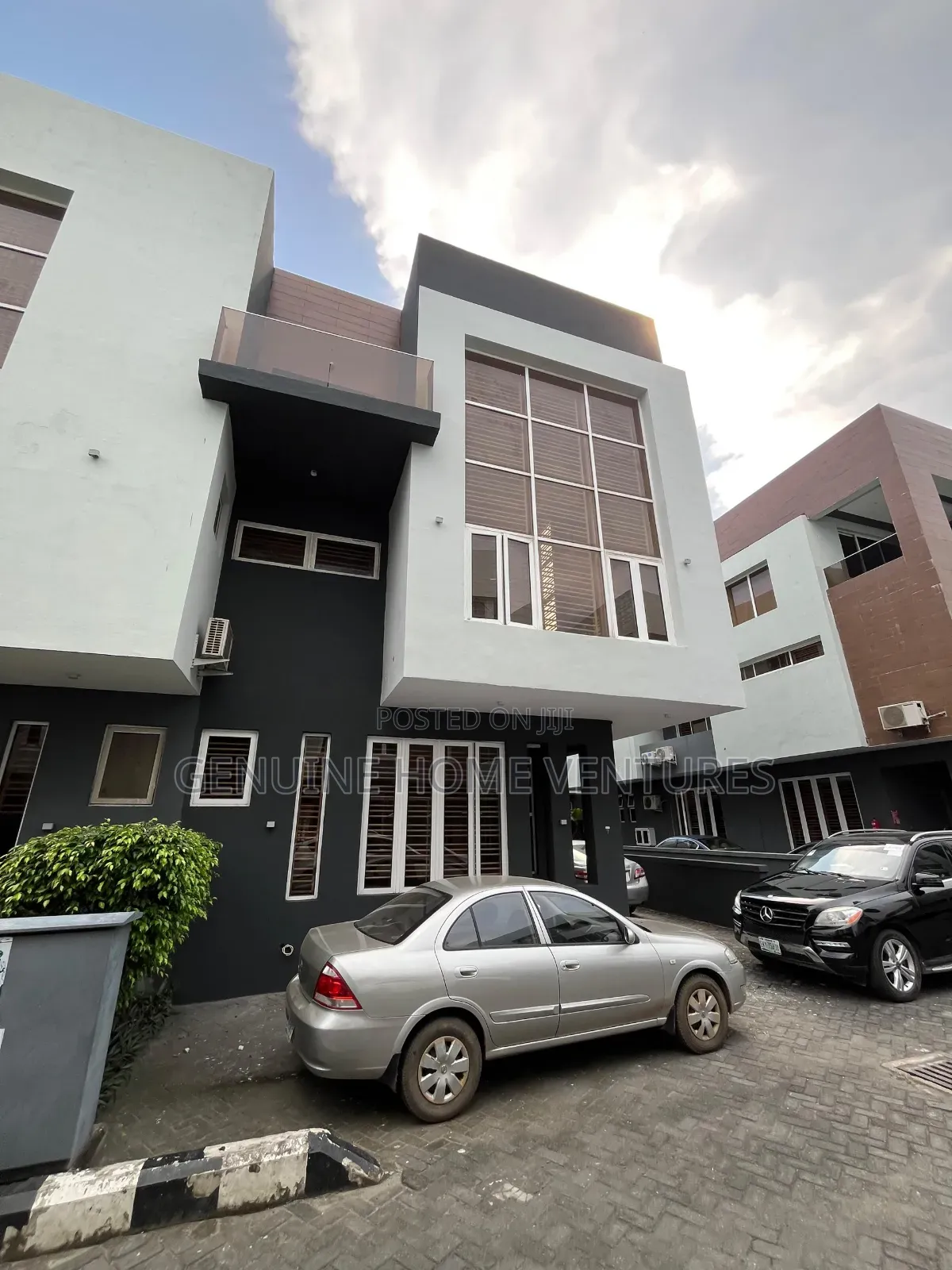 5bdrm Duplex in Osapa London for sale in Osapa london