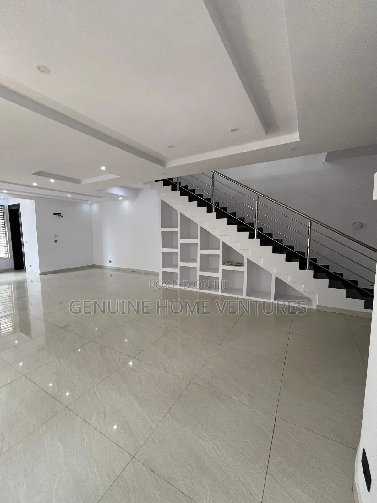 5bdrm Duplex in Osapa London for sale in Osapa london