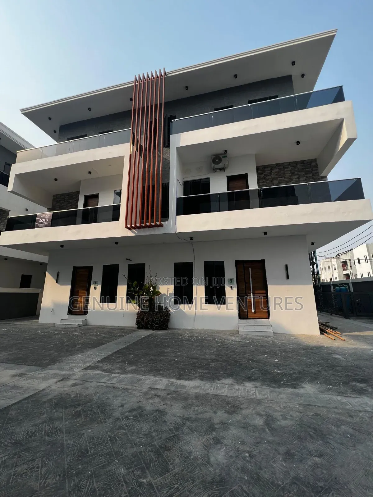 5bdrm Duplex in Ikate for sale in Ikate
