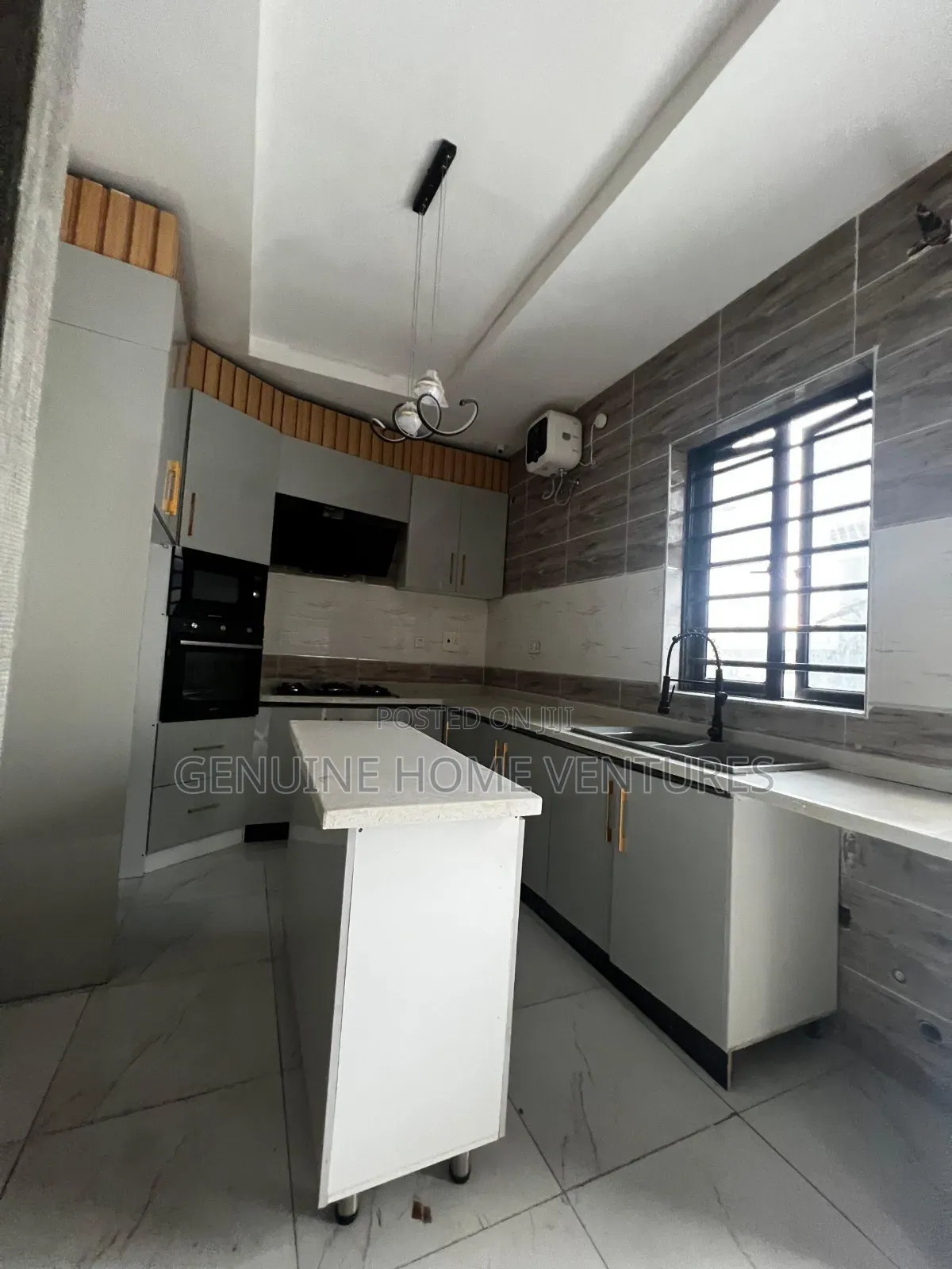 5bdrm Duplex in Ikate for sale in Ikate