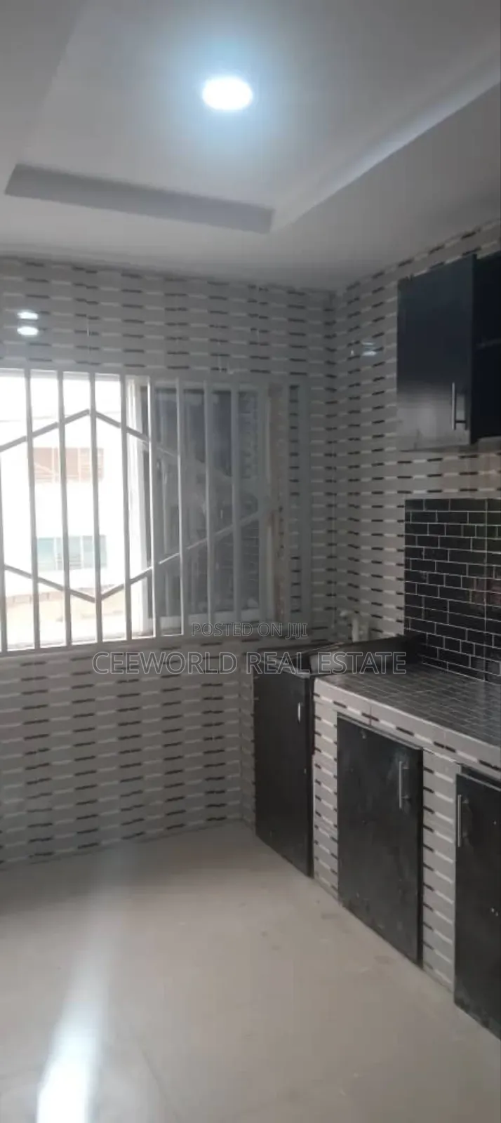 3bdrm Apartment in Ajeigbe Ring Road for rent in Rind Road