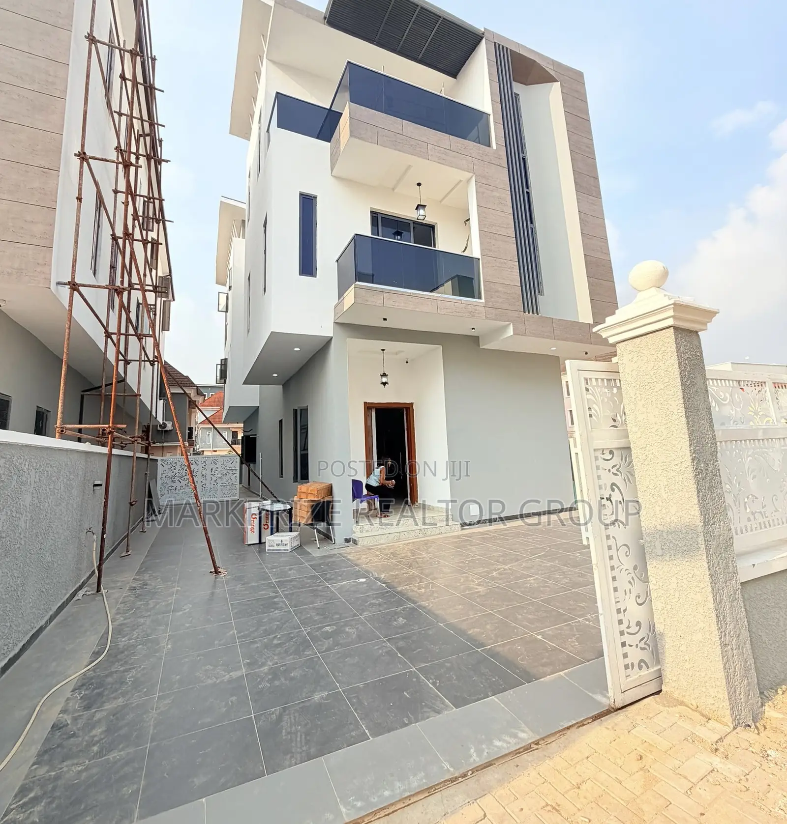 5bdrm Duplex in Ikeja Gra Lagos for sale in Ikeja GRA