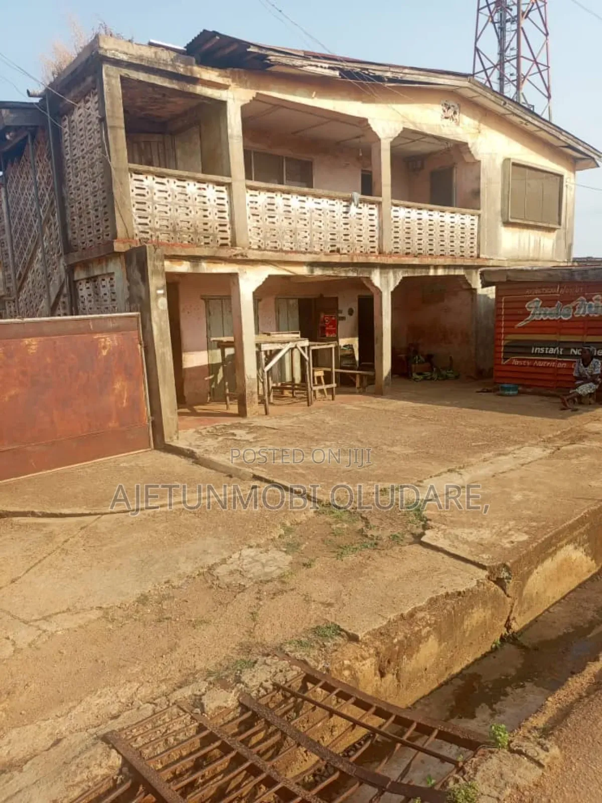 16bdrm Block of Flats in Isinkan Arakale Road for sale in Akure