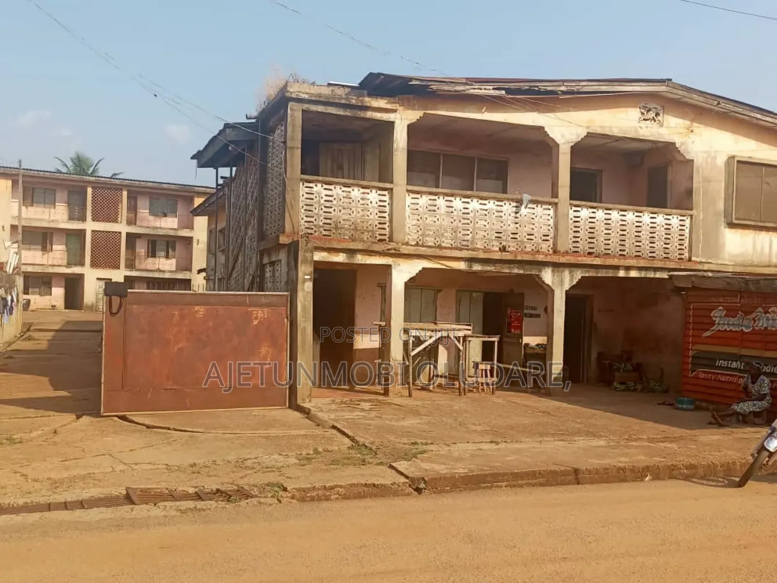 16bdrm Block of Flats in Isinkan Arakale Road for sale in Akure