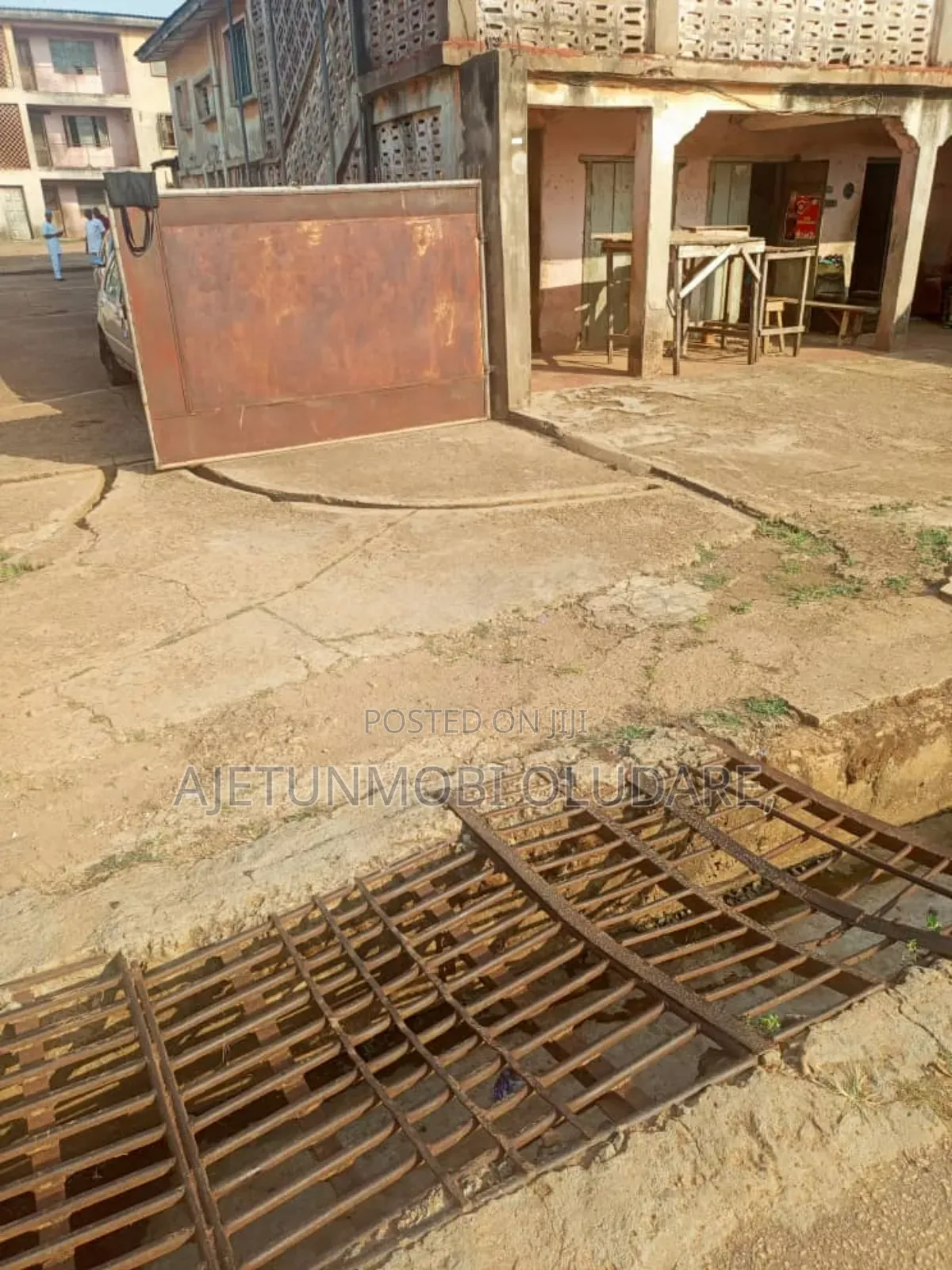 16bdrm Block of Flats in Isinkan Arakale Road for sale in Akure