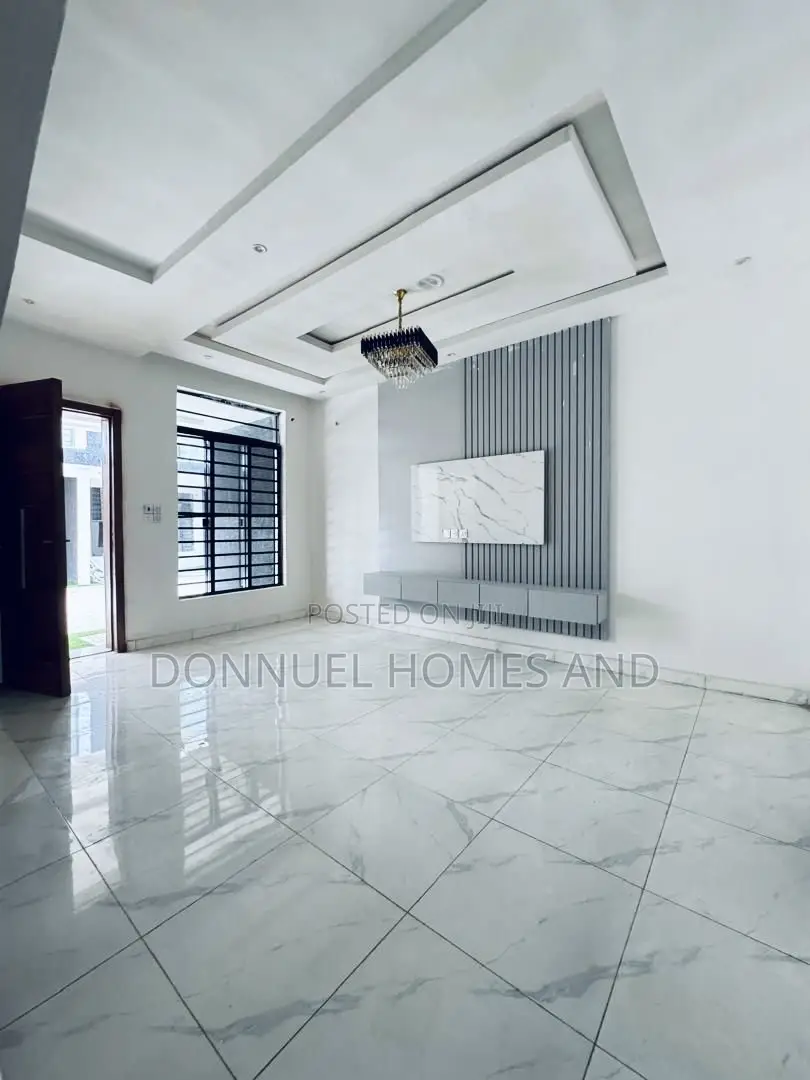 4bdrm Townhouse / Terrace in Ikota for rent in Ikota