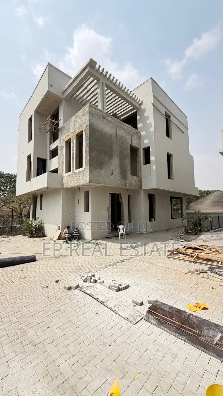 5bdrm Duplex in Life Camp for sale in Life Camp