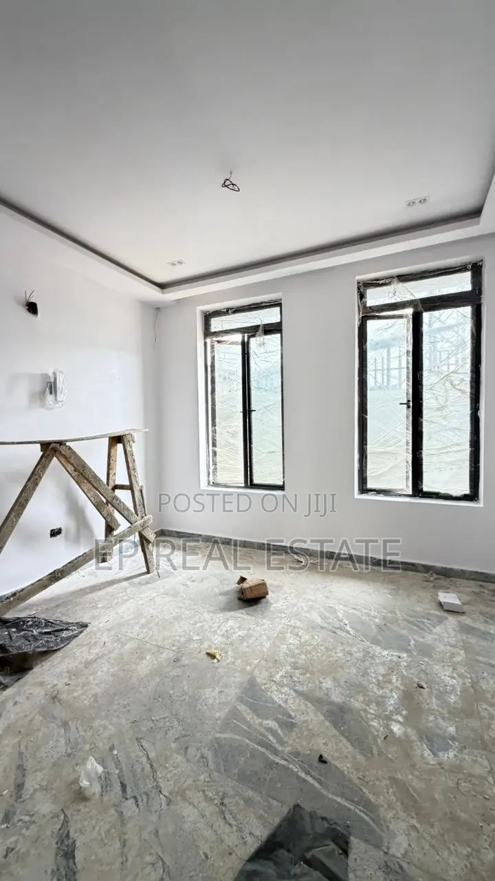 5bdrm Duplex in Life Camp for sale in Life Camp