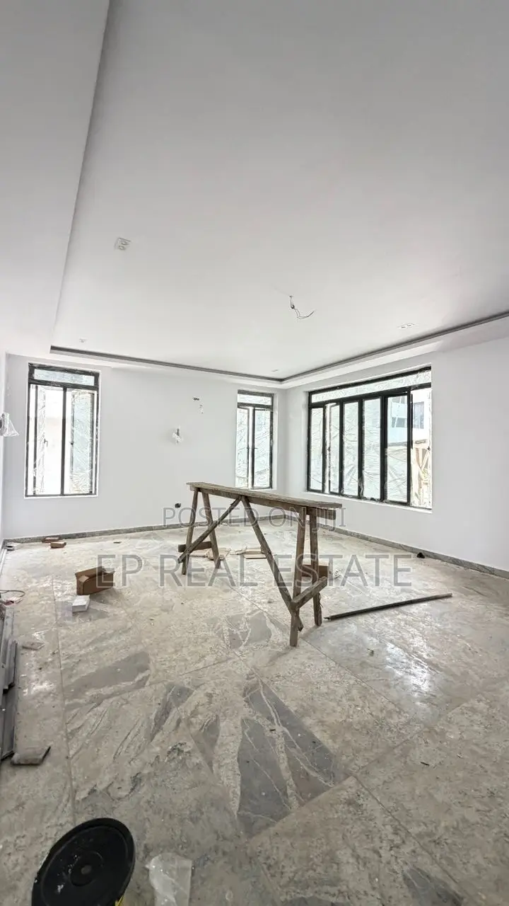 5bdrm Duplex in Life Camp for sale in Life Camp