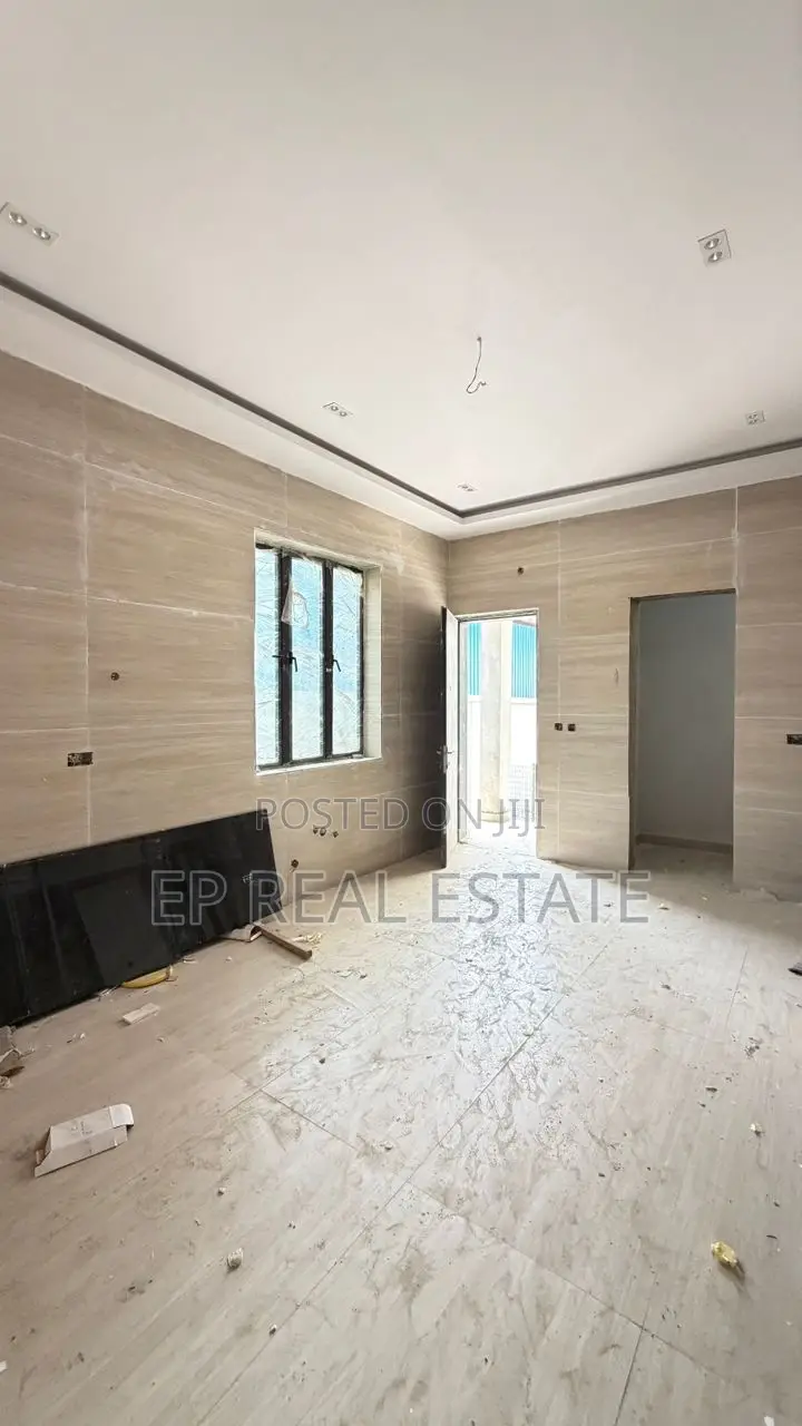 5bdrm Duplex in Life Camp for sale in Life Camp