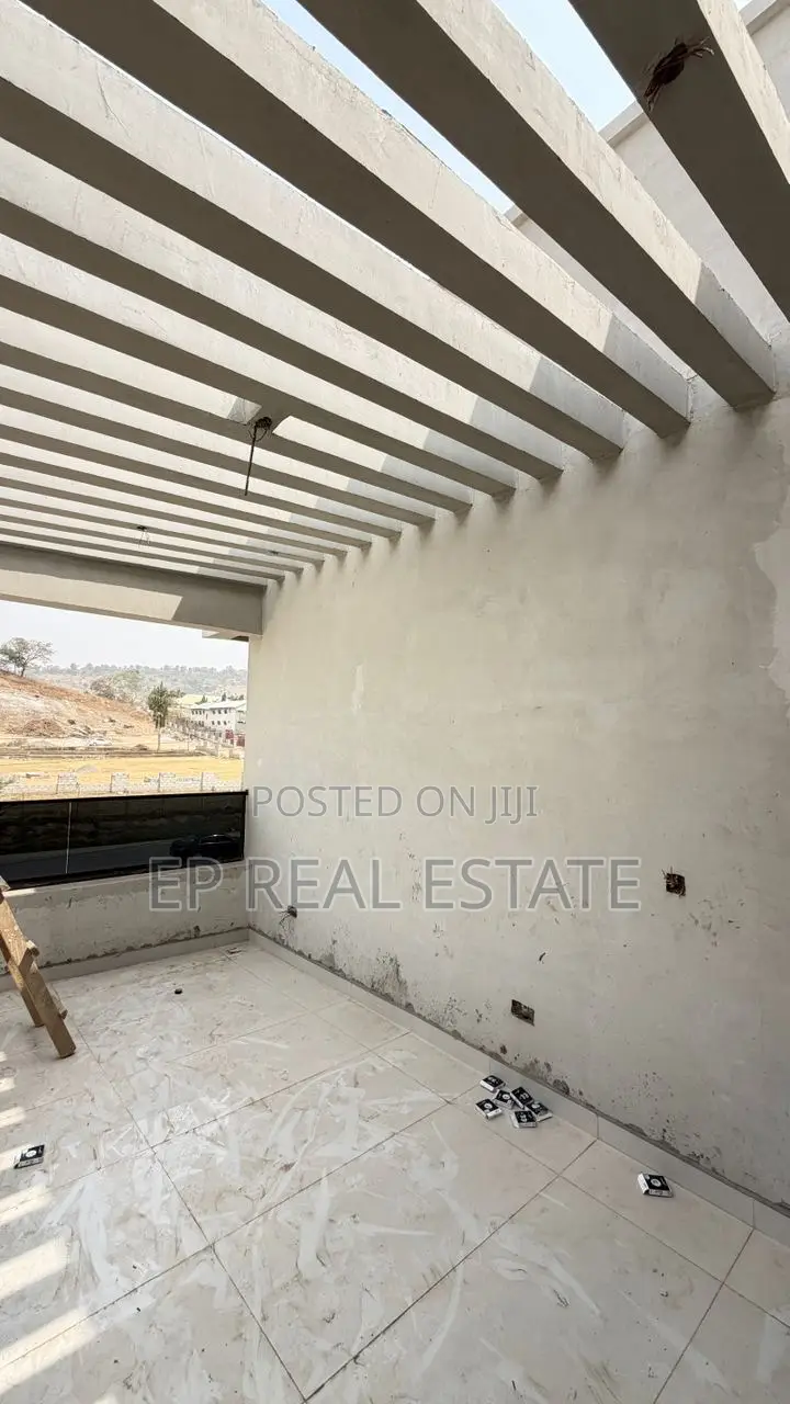 5bdrm Duplex in Life Camp for sale in Life Camp