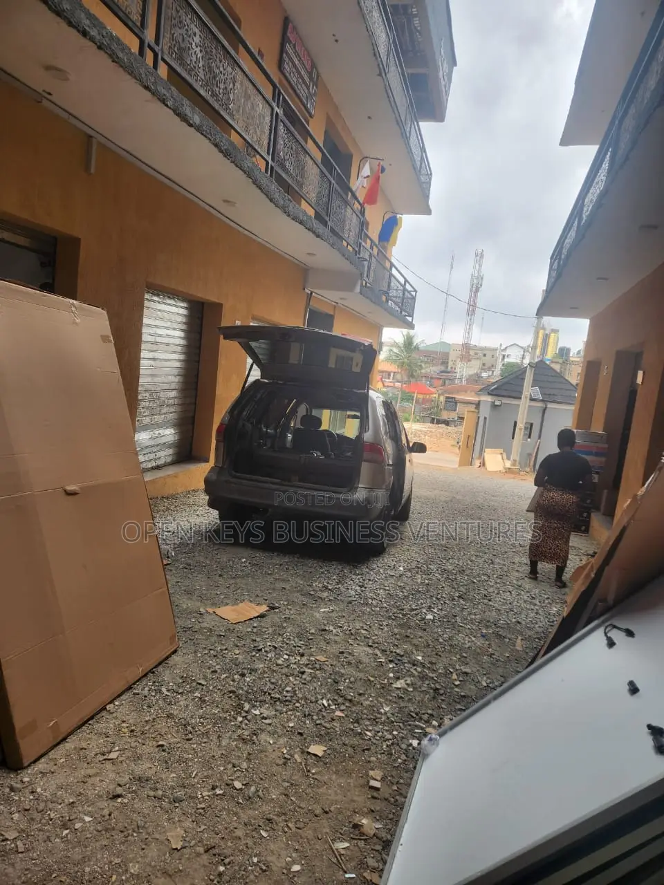 Units of Shops and Office Spaces in a Lucrative Area in Dugbe (Onireke)