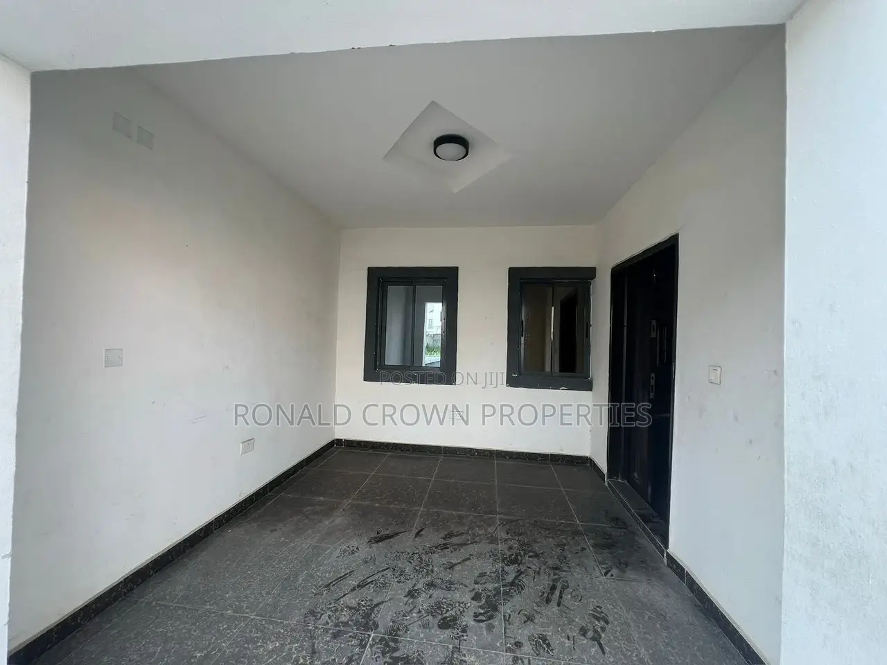 4bdrm Duplex in Ikota for rent in Ikota