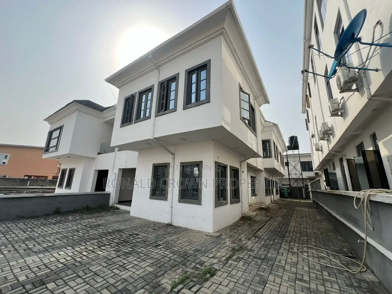 4bdrm Duplex in Ikota for rent in Ikota